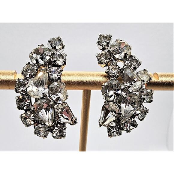 EARRINGS-JULIANA D&E-Vintage-Multi Clear Rhinestones-Leaf Shaped-Clip On - Picture 11 of 12